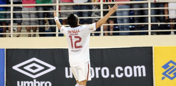 Falcão marcou de cabeça o gol que deu à Intelli/Orlândia o título da Liga Futsal de 2013 - Luciano Bergamaschi / CBFS