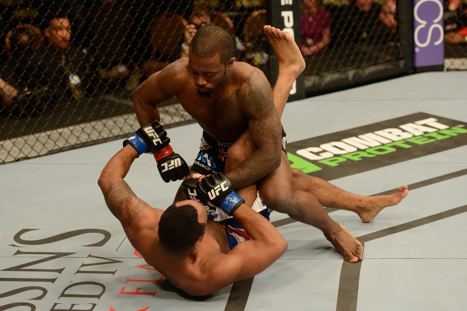 Jason High faz a montada e vence Anthony Lapsley em luta do UFC 167 em Las Vegas - Donald Miralle/Zuffa LLC/gettyimages