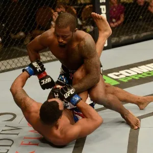 Jason High faz a montada e vence Anthony Lapsley em luta do UFC 167 em Las Vegas - Donald Miralle/Zuffa LLC/gettyimages