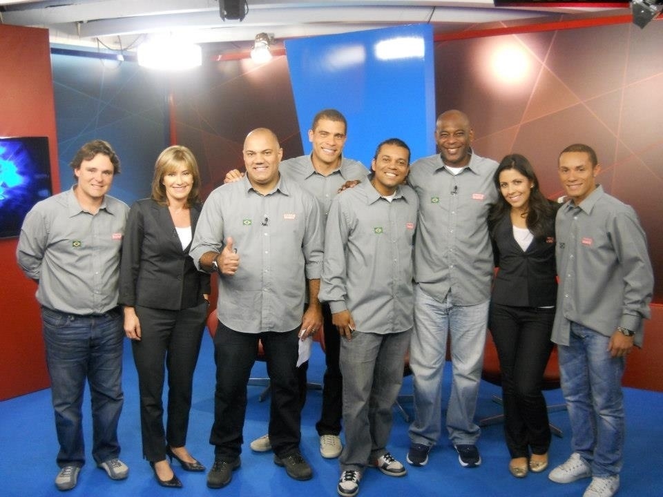 Silvia Vinhas junto com colegas do Bandsports, canal em que é apresentadora - Arquivo Pessoal