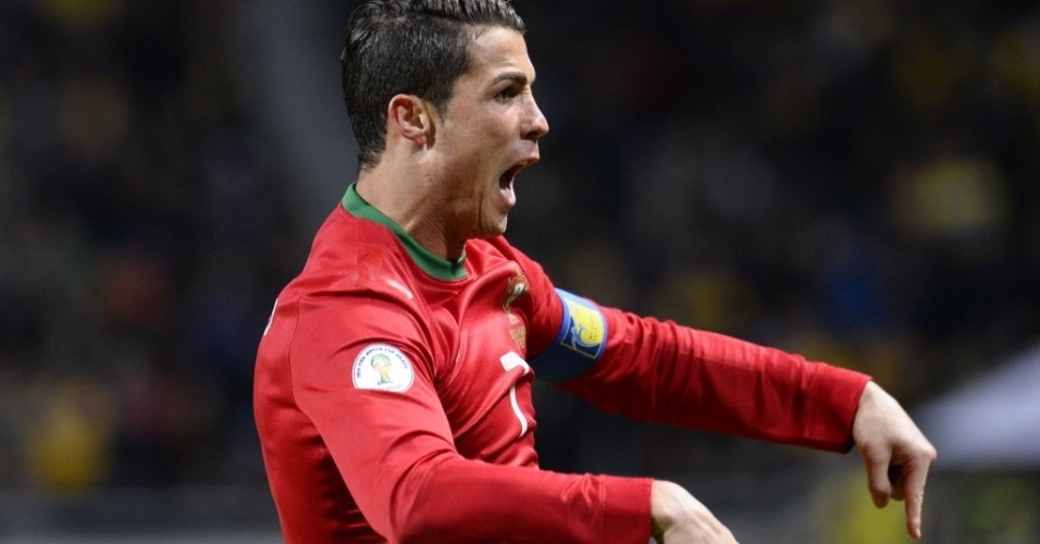 19.nov.2013 - Cristiano Ronaldo comemora após marcar o seu primeiro gol na partida entre Portugal e Suécia pela repescagem europeia para a Copa do Mundo-2014; portugueses venceram por 3 a 2 e garantiram vaga no Mundial