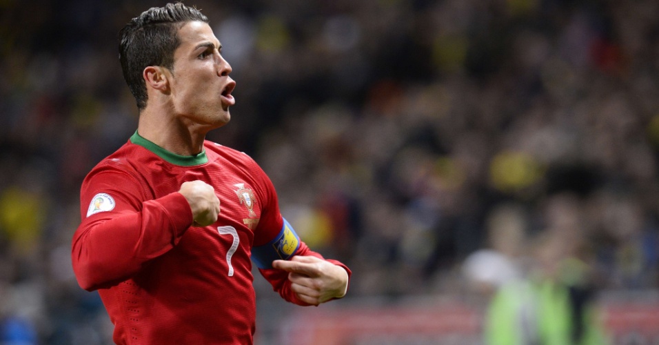 19.nov.2013 - Cristiano Ronaldo comemora muito após marcar o primeiro gol de Portugal na vitória por 3 a 2 sobre a Suécia; resultado classificou os portugueses para a Copa-2014