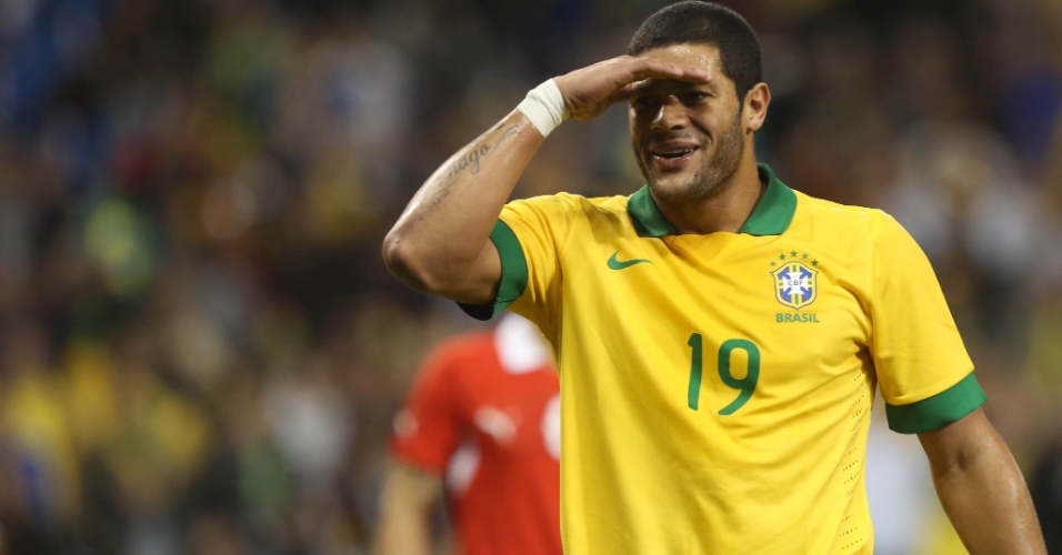 19.nov.2013 - Hulk comemora o gol do Brasil sobre a seleção chilena, em Toronto