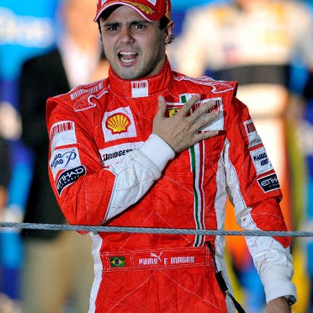 02.11.08 - Felipe Massa festeja a vitória no GP Brasil de F-1 de 2008