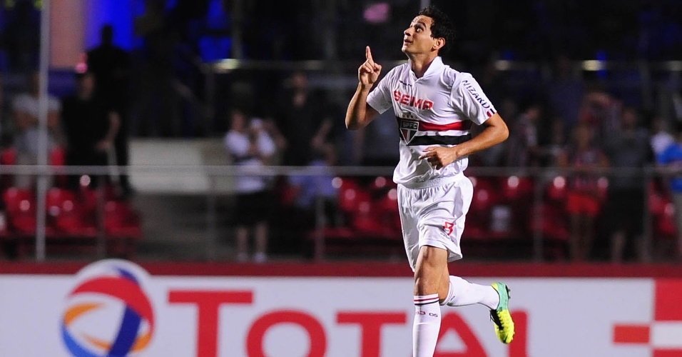 20.nov.2013 - Paulo Henrique Ganso comemora gol do São Paulo sobre a Ponte Preta na semifinal da Sul-Americana