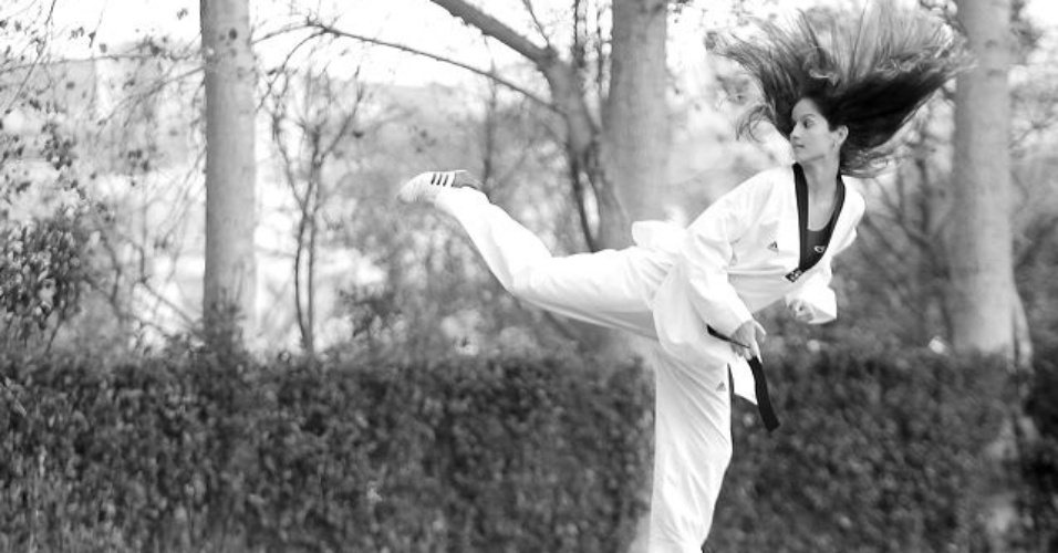 Aos 23 anos, Raphaella Galacho é lutadora de taekwondo representando o Brasil também como atleta militar. Ela mira o Rio-2016, depois de ter passado por desafios na carreira: dos apertos financeiros a uma quarentena por conta da gripe suína