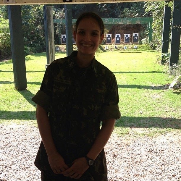 Raphaella também representa o Brasil pelo Exército. A atleta militar tem a patente de sargento