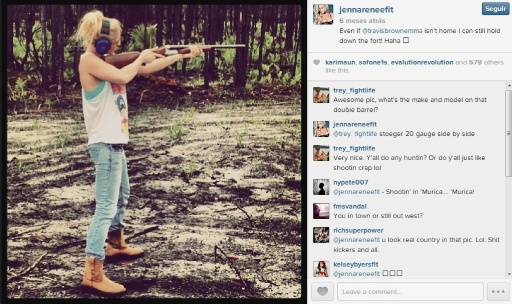Jenna Renee costuma postar fotos de seu hobby preferido nas redes sociais: atirar. De pistolas a arco e flecha, ela mostra sua pontaria e ganha seus "brinquedinhos" do namorado, o lutador do UFC Travis Browne - Reprodução/Instagram