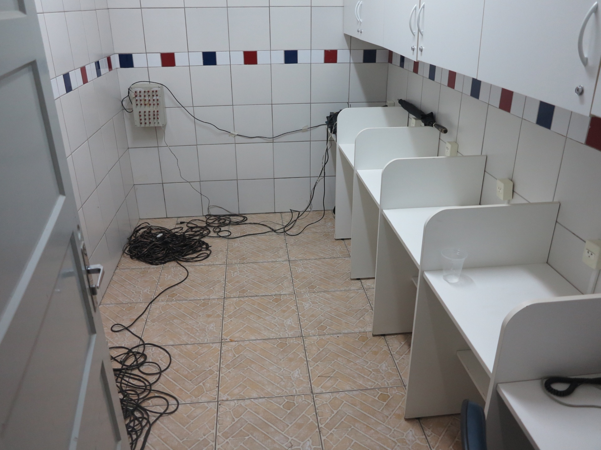 Sala dentro do estádio Durival Britto e Silva onde material de fotógrafo e cinegrafista foi furtado - Pedro Ivo Almeida/UOL