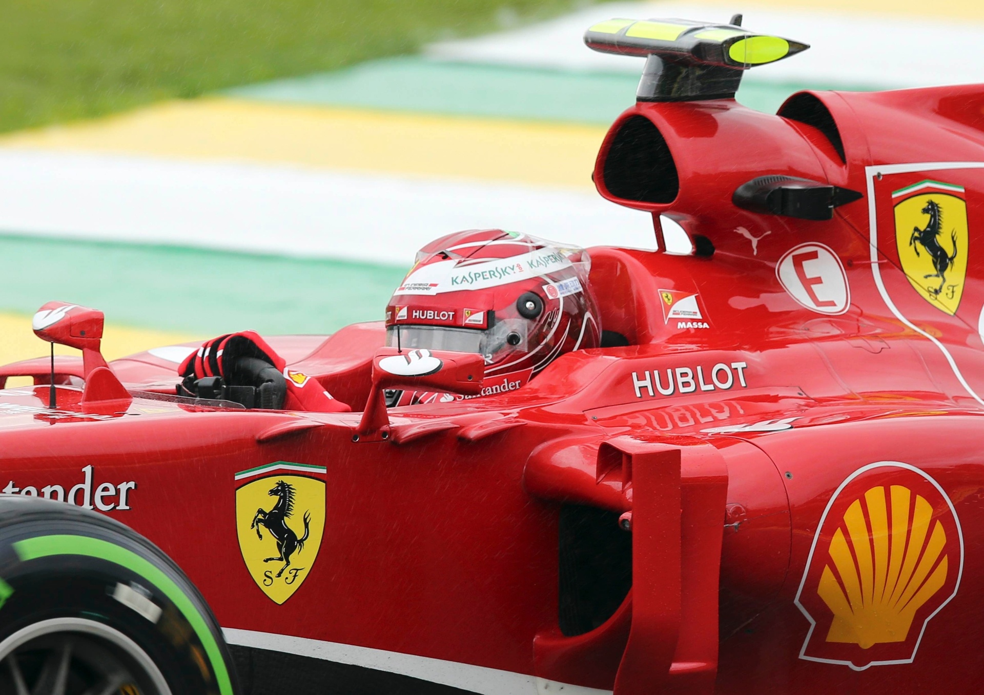 22.11.2013 - Felipe Massa no primeiro treino livre do GP Brasil de F-1 - Paulo Whitaker/Reuters
