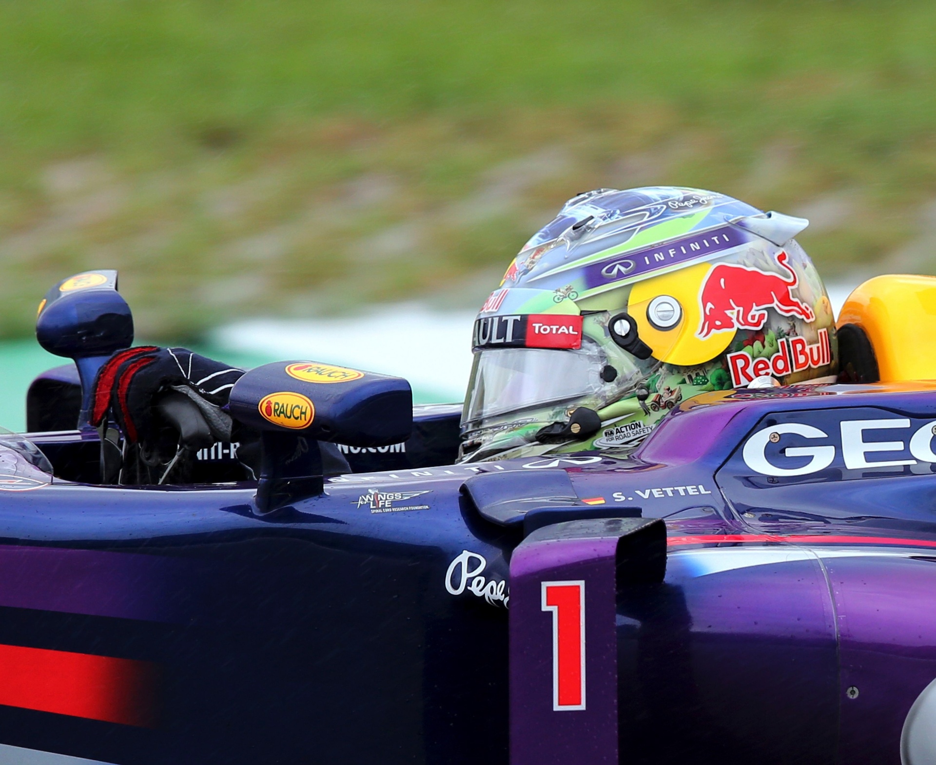 22.11.2013 - Sebastian Vettel no primeiro treino livre do GP Brasil - Paulo Whitaker/Reuters