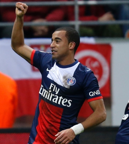 23.nov.2013 - Lucas comemora após marcar gol do PSG contra o Reims
