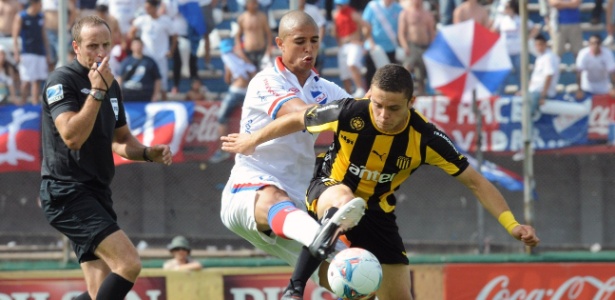 Nacional e Peñarol estão entre os times uruguaios que disputarão a Libertadores de 2014 - AFP PHOTO / Miguel Rojo