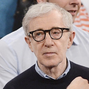 05.mai.2013 - Woody Allen vai a jogo do New York Knicks no Madison Square Garden - EFE/EPA/ANDREW GOMBERT