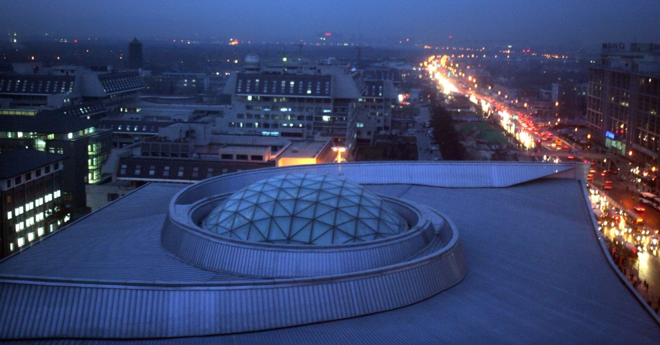 Vista geral do Ginásio da Universidade de Pequim; local tem o telhado todo trabalhado e foi o palco das competições de tênis de mesa nos Jogos Olímpicos do Pequim