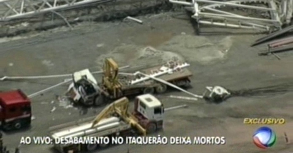 Imagens mostram estrutura que desabou no Itaquerão nesta quarta-feira; duas pessoas morreram