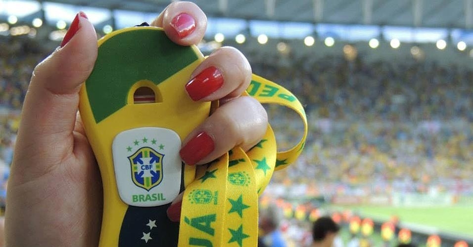 Pedhuá, a nova caxirola, é um apito candidato a se transformar na vuvuzela brasileira
