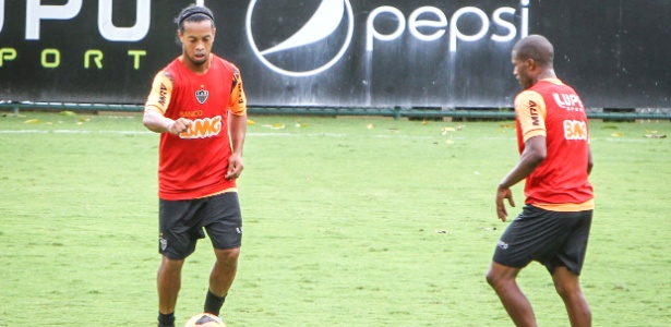 Atlético-MG confirma Ronaldinho Gaúcho em “jogo das lendas“ na