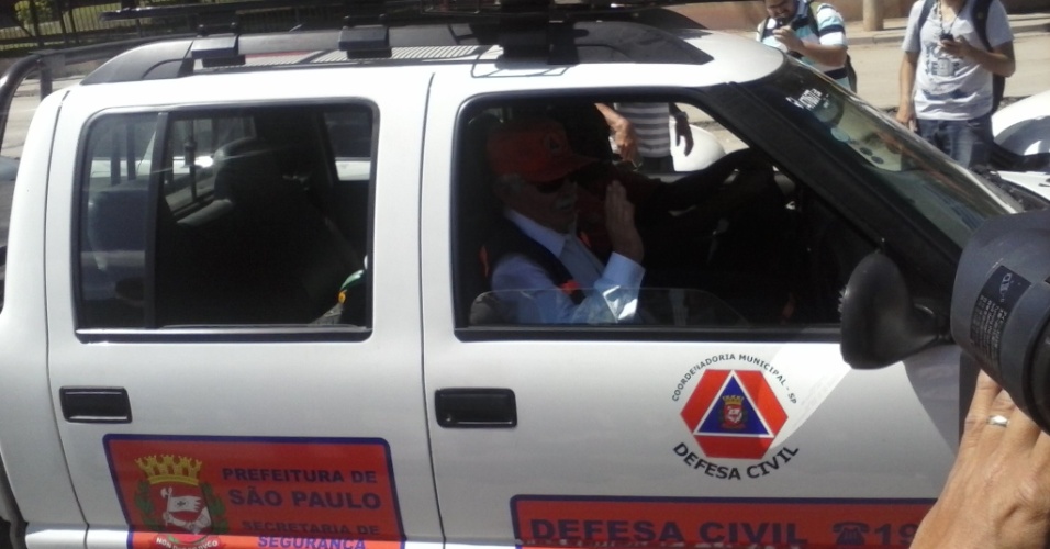 Defesa Civil chega ao estádio para conferir estragos no Itaquerão após o desabamento que matou dois funcionários nesta quarta