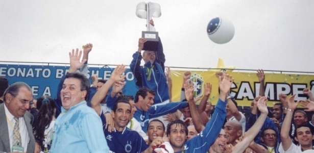 Em 2003, Cruzeiro a conquistou do título brasileiro, coroando a chamada tríplice coroa - Divulgação/Site do Cruzeiro