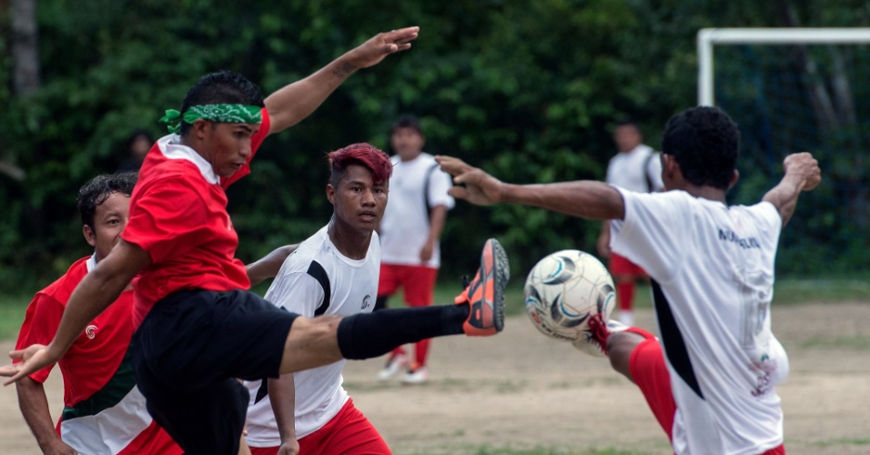Competidores da final indígena do Peladão, um dos maiores torneios de futebol do planeta