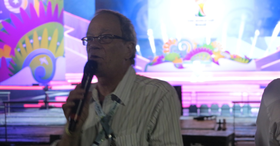 02.dez.2013 - Luiz Gleiser, diretor da Globo responsável pela direção artística do evento do sorteio dos grupos da Copa do Mundo, que acontece no dia 6 de dezembro