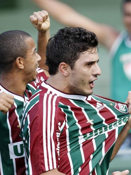 Marquinho comemora gol que garantiu a permanência do Flu, em 2009