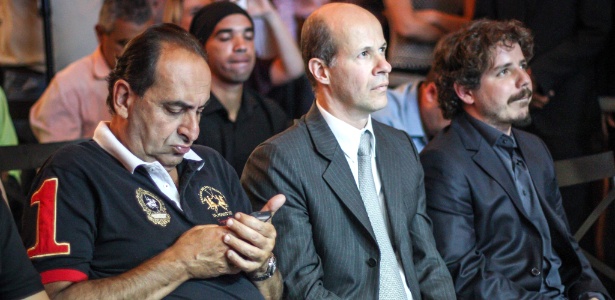 Ricardo Guimarães (no meio), ao lado do também ex-presidente Alexandre Kalil, hoje prefeito - Bruno Cantini/site oficial do Atlético-MG