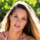 Monyca Byrne-Wickey deixou o surfe profissional por estresse e segue no esporte, mas explorando praias exóticas e curtindo a natureza - Reprodução/Facebook