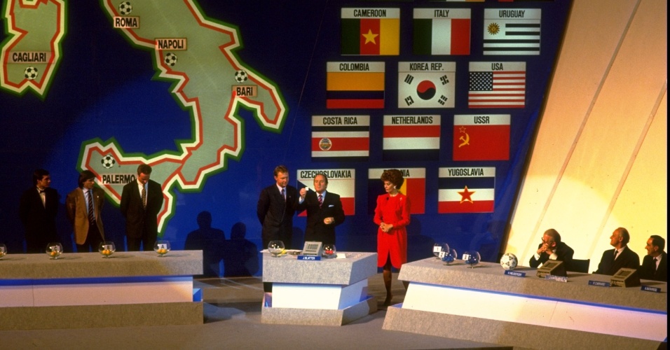 Sorteio da Copa do Mundo de 1990, na Itália, o primeiro realizado como um grande show