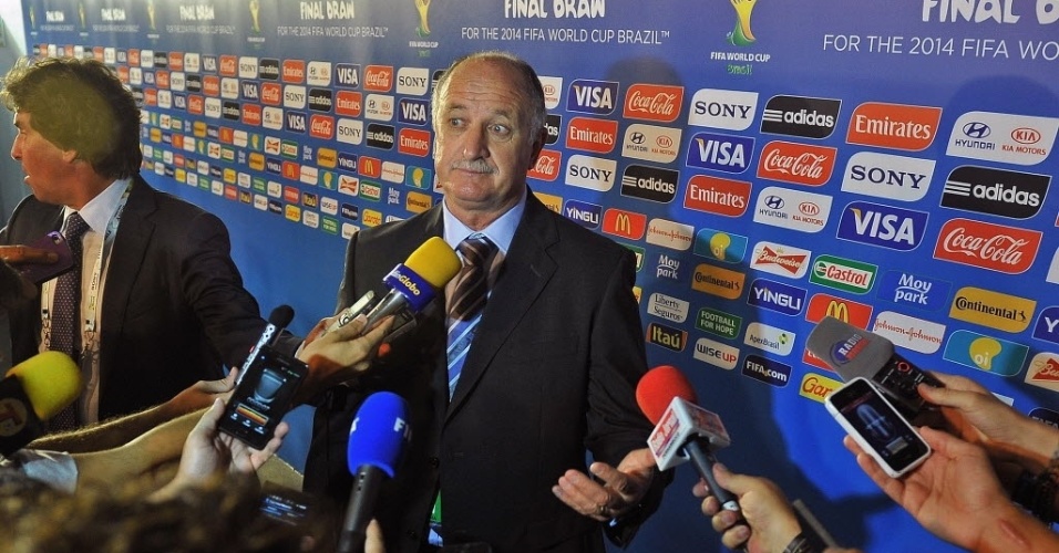 06.dez.2013 - Luiz Felipe Scolari fala com a imprensa após o sorteio dos grupos da Copa do Mundo