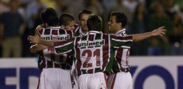 Jogadores do Fluminense comemoram gol durante Copa João Havelange de 2000: participação polêmica - Sérgio Lima/Folhapress