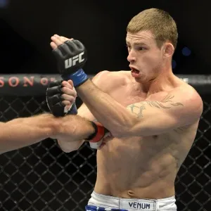 7.dez.2013 -  Bruno Carioca acerta Krzysztof Jotko com um direto de direta durante o UFC Pezão vs Hunt - Bradley Kanaris/Getty Images Sport