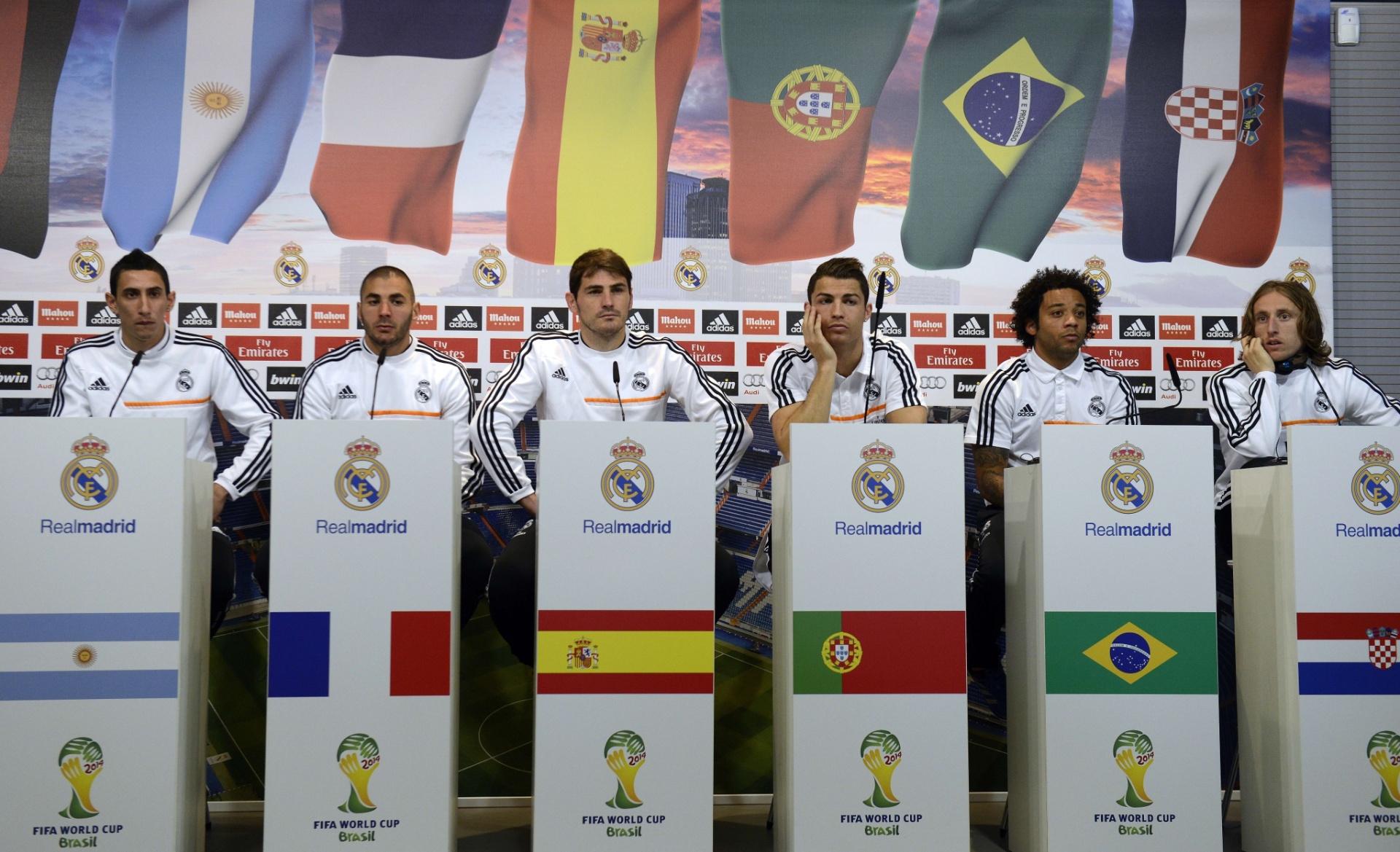 08.dez.2013 - Craques do Real Madrid falam, em coletiva, sobre suas expectativas para a Copa de 2014 - AFP PHOTO/ GERARD JULIEN