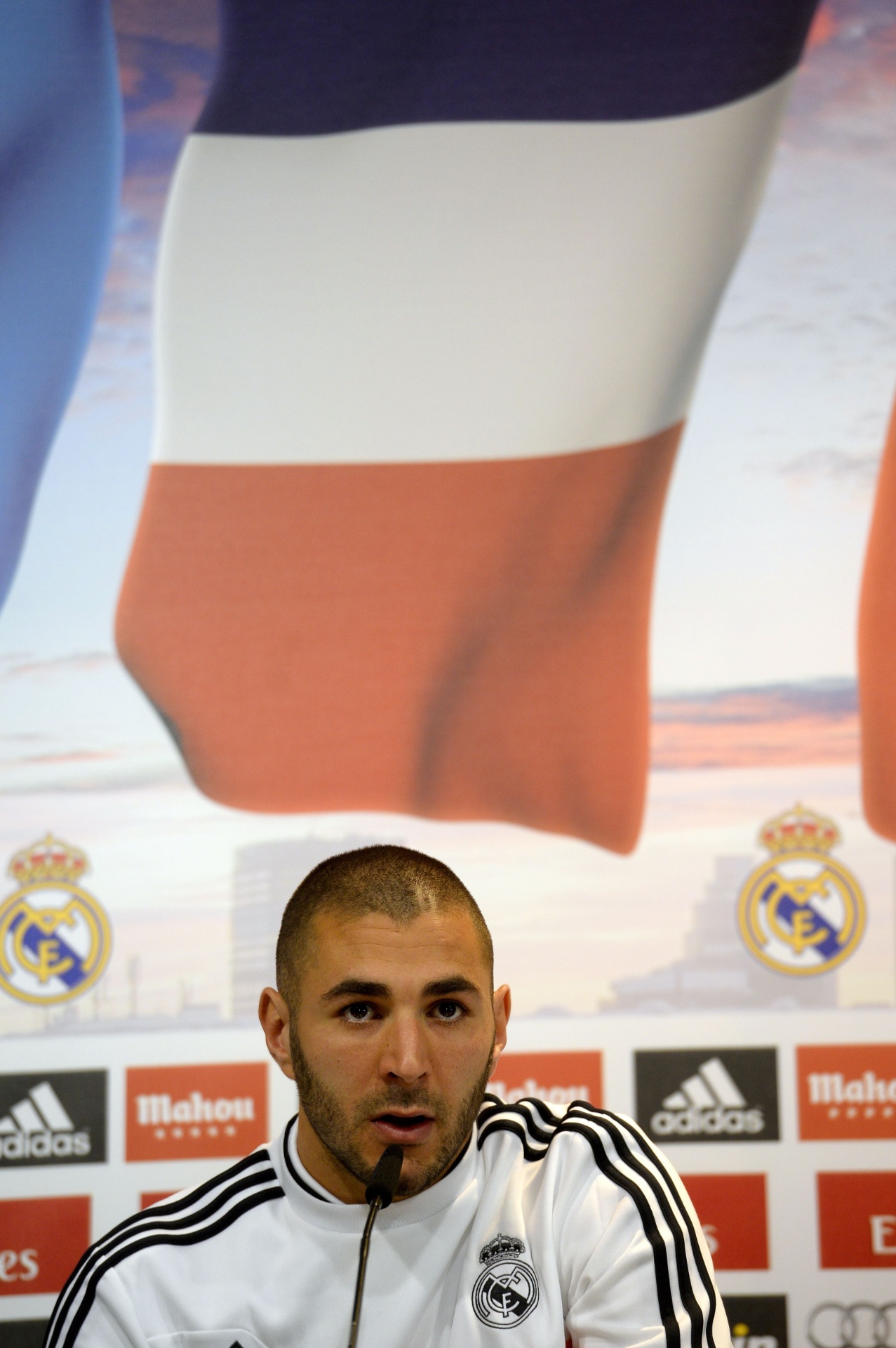 08.dez.2013 - Karim Benzema, da seleção francesa, também falou sobre o Mundial e suas expectativas - AFP PHOTO/ GERARD JULIEN