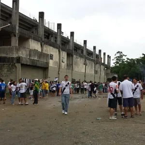 Torcedores chegam à Arena Joinville para a partida entre Vasco e Atlético-PR - Vinicius Castro/UOL