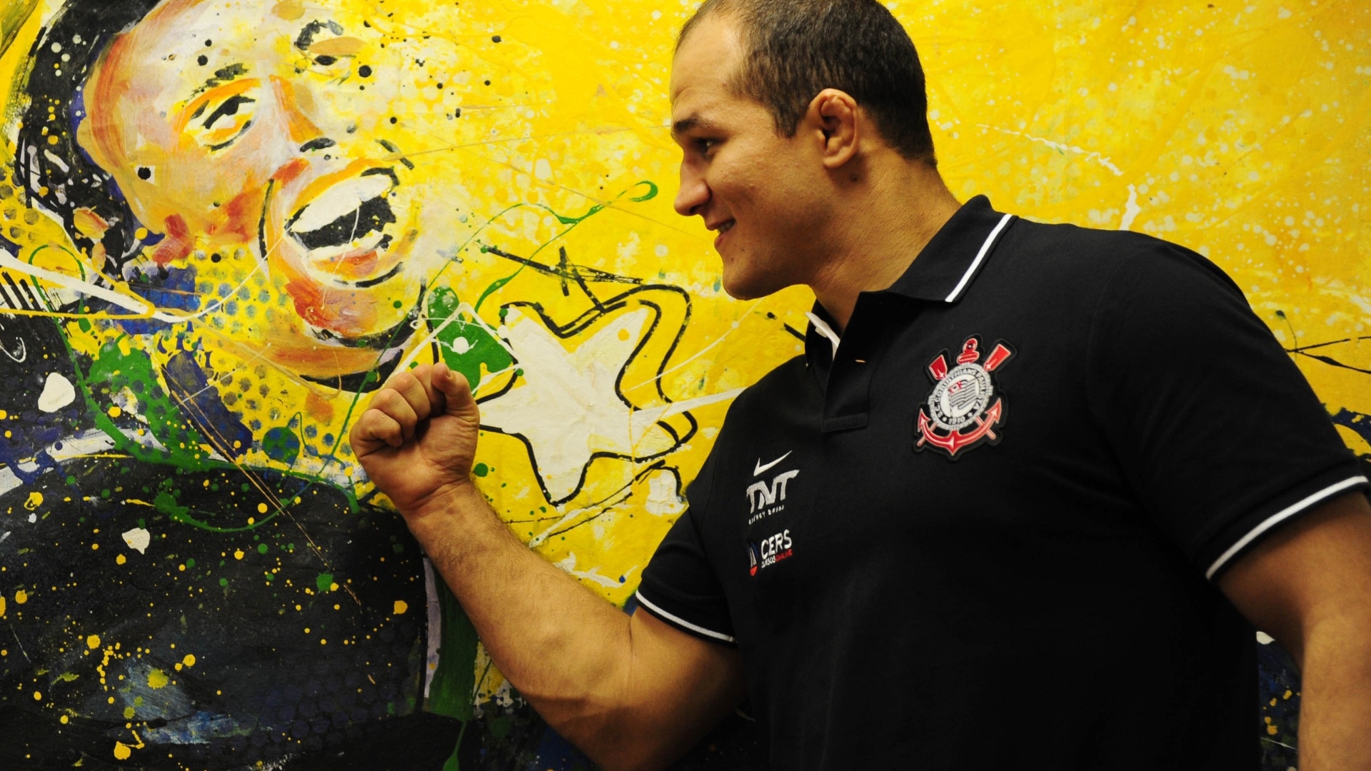 Ex-campeão dos pesos pesados do UFC, Junior Cigano concedeu entrevista ao UOL na sede da 9ine, em São Paulo