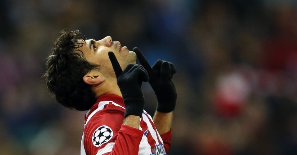 11.dez.2013 - Diego Costa comemora após marcar um gol na partida entre Atlético de Madri e Porto, pela Liga dos Campeões