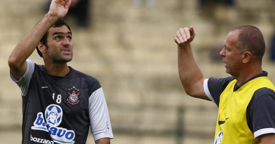 Danilo e Mano Menezes trabalharam juntos no Corinthians. Chegada do meia ao clube foi após pedido do técnico