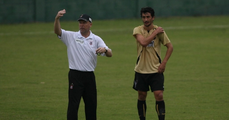 Mano Menezes e Douglas trabalharam juntos no Corinthians e seleção brasileira