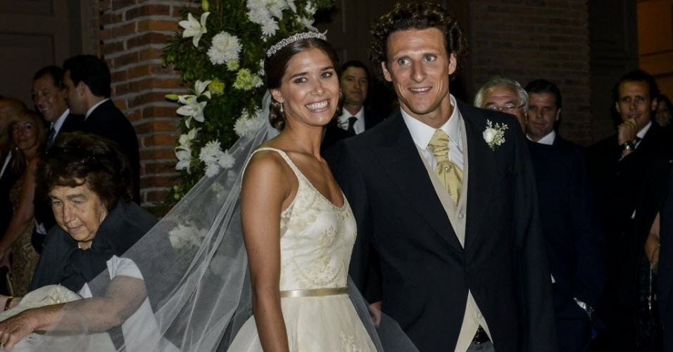 12.dez.2013 - Paz Cardozo e Diego Forlán se casam em cerimônia realizada em Montevidéu, no Uruguai
