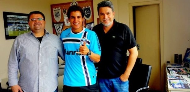 Alex Succar (centro) é peruano, com 18 anos, e está sendo avaliado pelo Grêmio para Sub-20 - Reprodução/Twitter