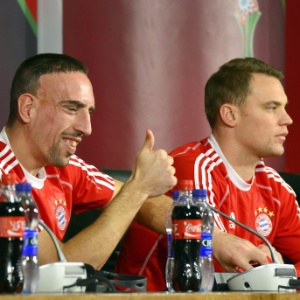 15.12.2013 - Franck Ribéry e Manuel Neuer durante coletiva do Bayern - Yahya Arhab/EFE