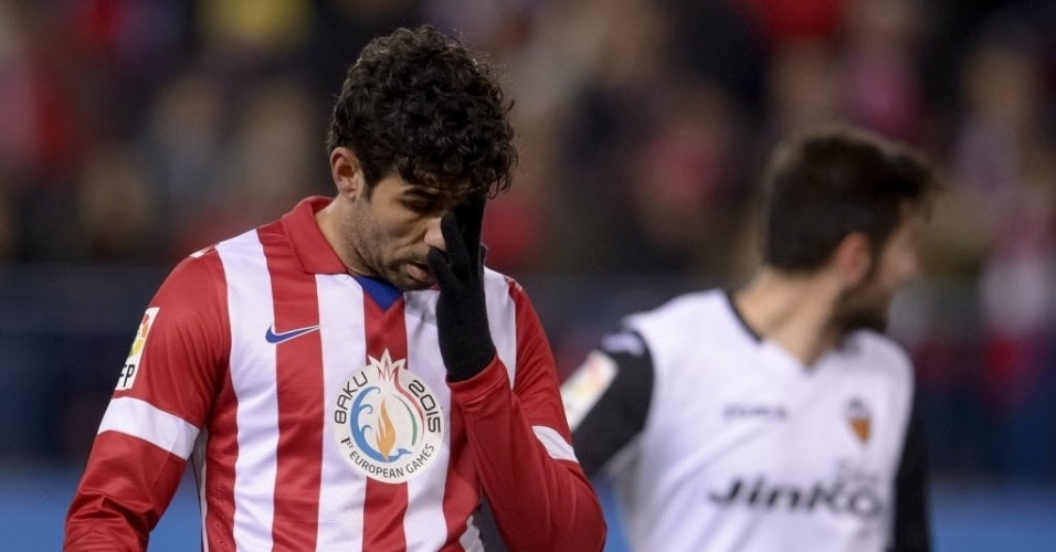 15.dez.2013 - Diego Costa lamenta após perder jogada na partida entre Atlético de Madri e Valencia, pelo Campeonato Espanhol