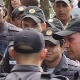 16. dez. 2013 - Policiais se reúnem no centro do Rio de Janeiro para organizar segurança em frente ao STJD - Renan Rodrigues/UOL