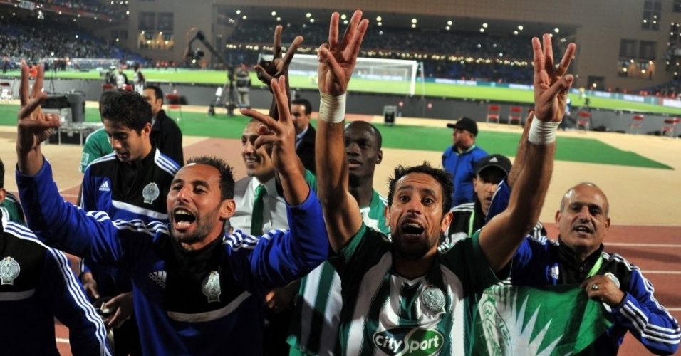 Jogadores do Raja Casablanca comemoram a vitória sobre o Atlético-MG (18.dez.2013)