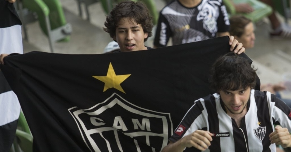 Torcedores vão ao Independência, em Belo Horizonte, para ver jogo do Atlético-MG (18.dez.2013)