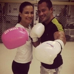 Kyra Gracie publica foto com Malvino Salvador em treino de boxe