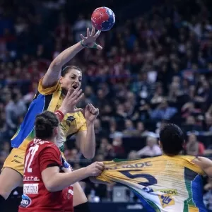 Brasil é bronze no tiro e soma vitórias no handebol, basquete e tênis -  Folha PE