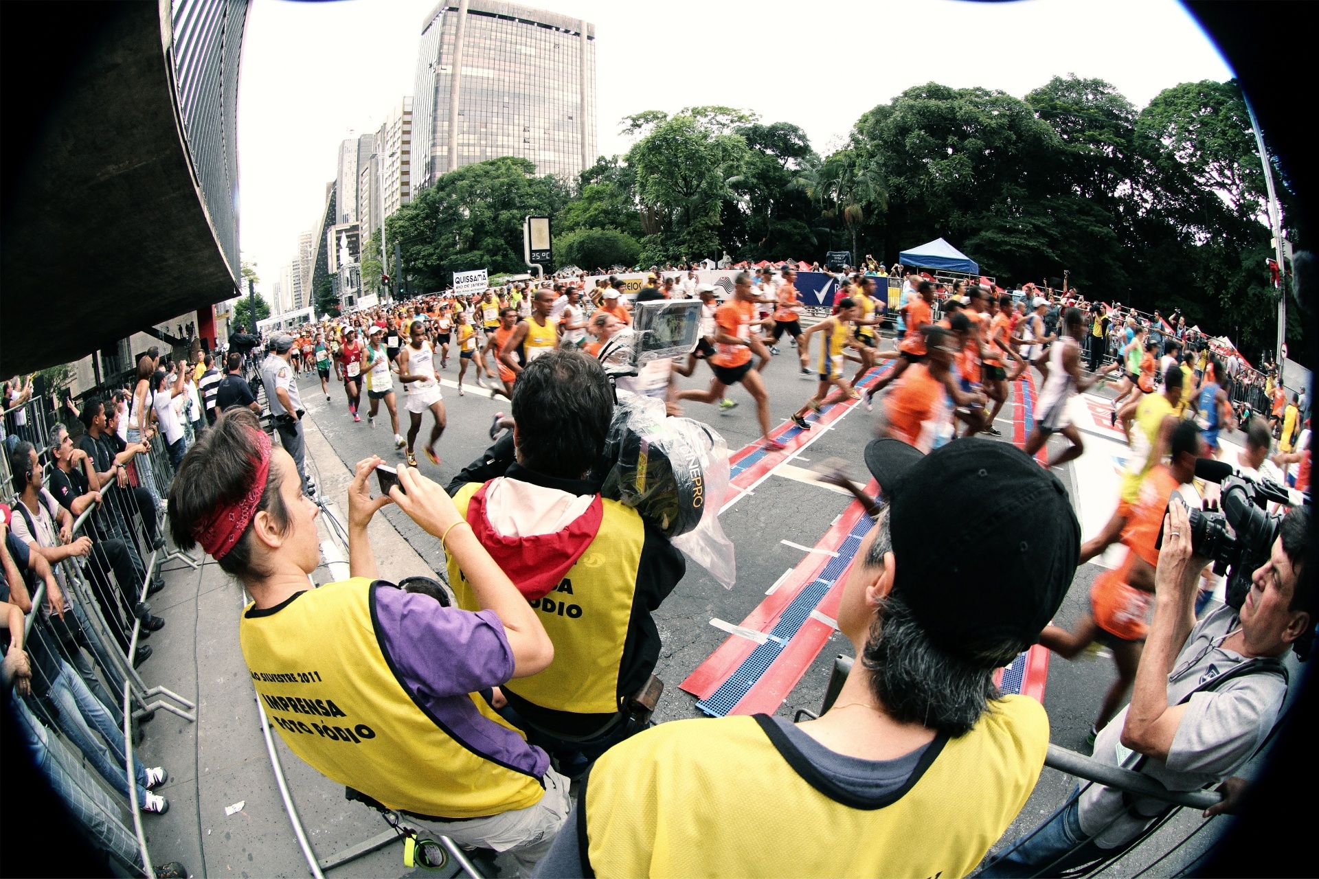 Imagens do documentário 'São Silvestre', da diretora Lina Chamie, que será lançado no dia 27 de dezembro nos cinemas - Divulgação